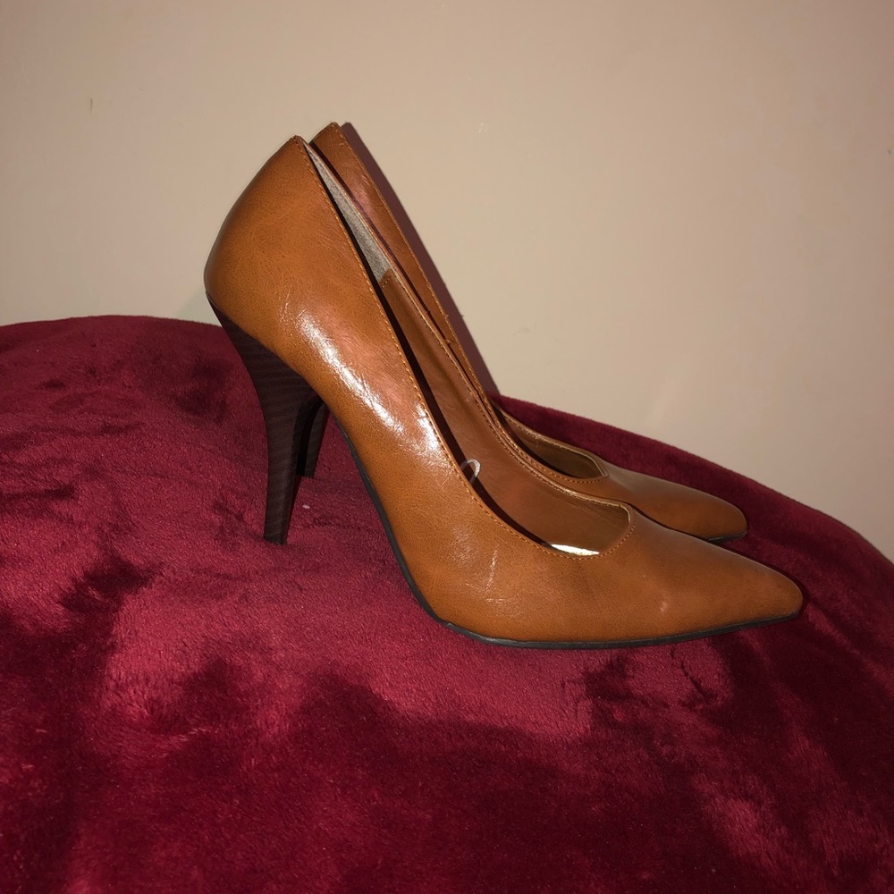 Brown/Tan Doll House Pointy Toe Pumps